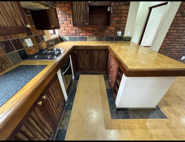 2 BEDROOM TOWNHOUSE FOR SALE IN GLEN MARAIS